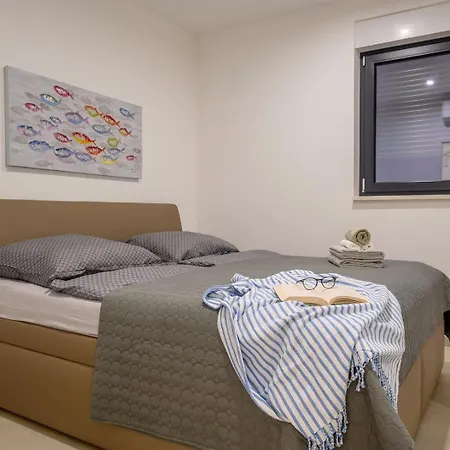 New, Luxury For 8 With Heated Pool & Spectacular Sea Views فيلة