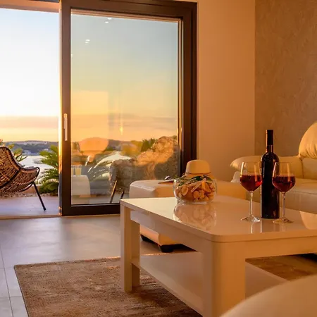 New, Luxury For 8 With Heated Pool & Spectacular Sea Views *