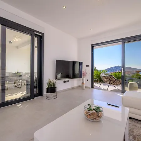 New, Luxury For 8 With Heated Pool & Spectacular Sea Views فيلة *