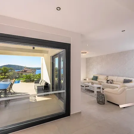 New, Luxury For 8 With Heated Pool & Spectacular Sea Views فيلة *