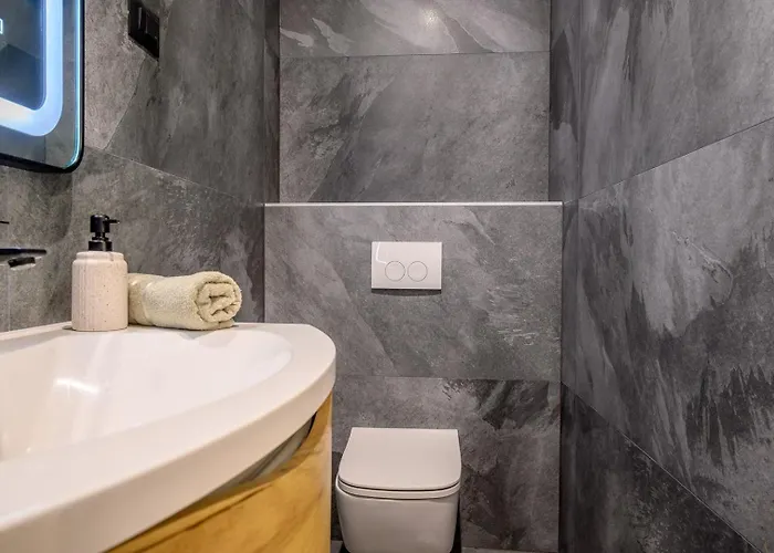 New, Luxury For 8 With Heated Pool & Spectacular Sea Views *