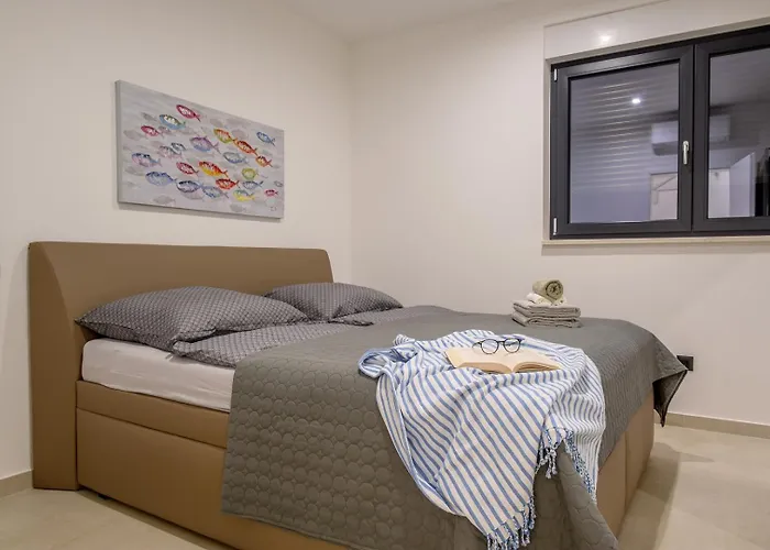 New, Luxury For 8 With Heated Pool & Spectacular Sea Views וילה