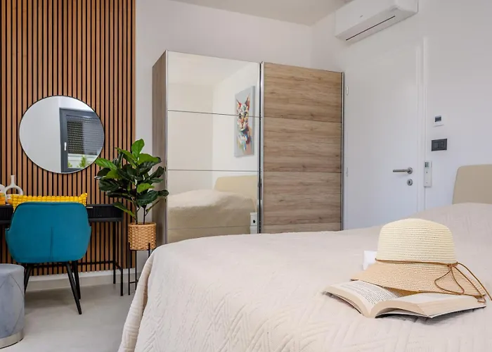 New, Luxury For 8 With Heated Pool & Spectacular Sea Views וילה Ražanj