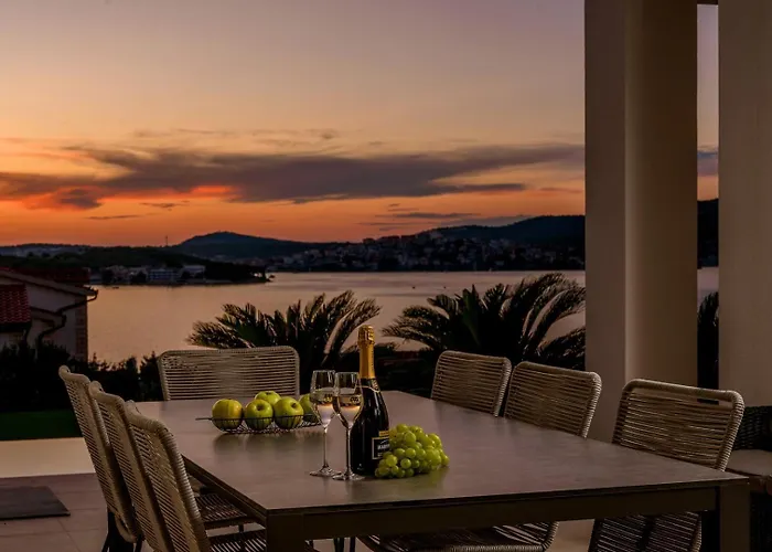 New, Luxury For 8 With Heated Pool & Spectacular Sea Views