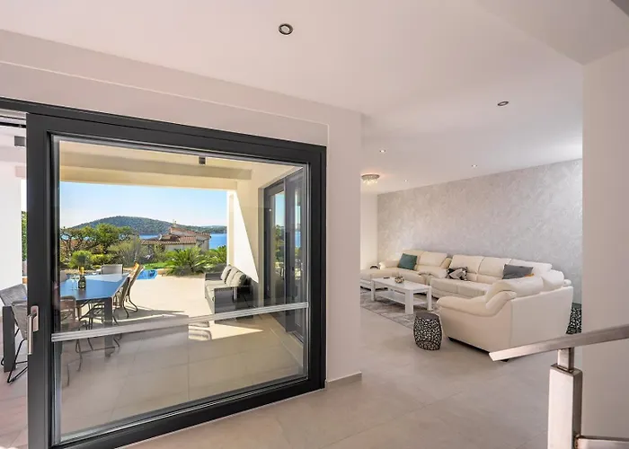 New, Luxury For 8 With Heated Pool & Spectacular Sea Views וילה *