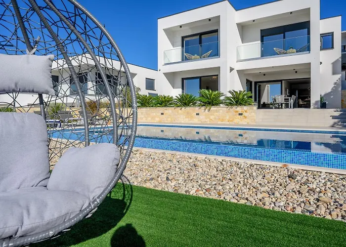New, Luxury For 8 With Heated Pool & Spectacular Sea Views וילה Ražanj