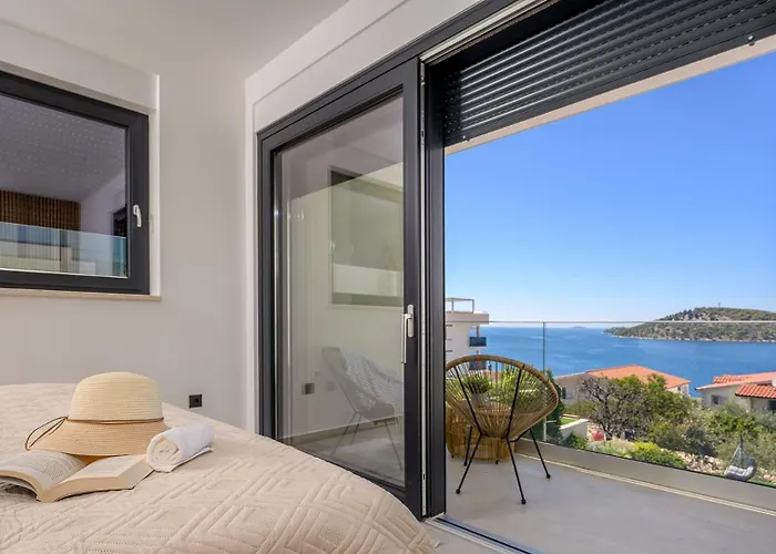 New, Luxury For 8 With Heated Pool & Spectacular Sea Views וילה *