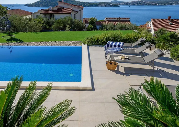 New, Luxury For 8 With Heated Pool & Spectacular Sea Views